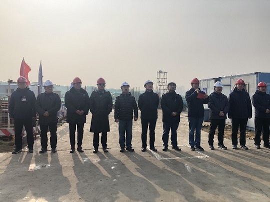 烟囱与会领导.jpg 烟囱与会领导.jpg