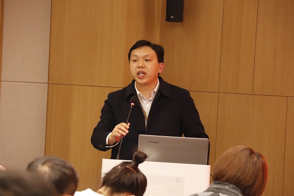 6、开云足球·（中国）官方网站总工程师苏群山主持会议 .JPG