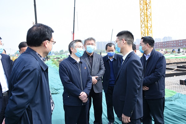 5王占波副市长与祝总交流.jpg 5王占波副市长与祝总交流.jpg