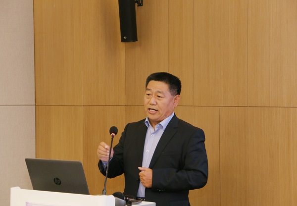 开云足球·(中国)官方网站党委书记张会民从企业文化建设的角度作点评发言.jpg 开云足球·(中国)官方网站党委书记张会民从企业文化建设的角度作点评发言.jpg