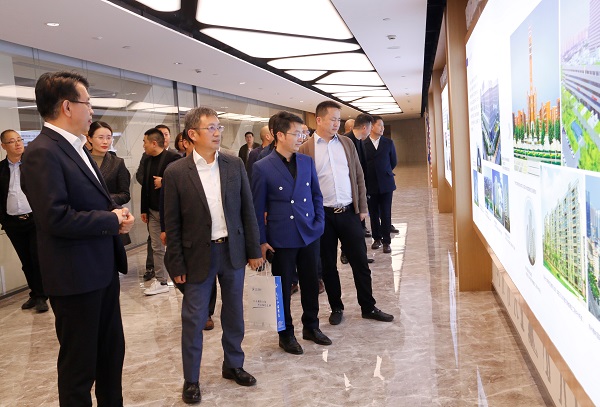 首期河南省民营企业素质提升工程研修班企业家一行参观开云足球·(中国)官方网站总部.jpg 首期河南省民营企业素质提升工程研修班企业家一行参观开云足球·(中国)官方网站总部.jpg