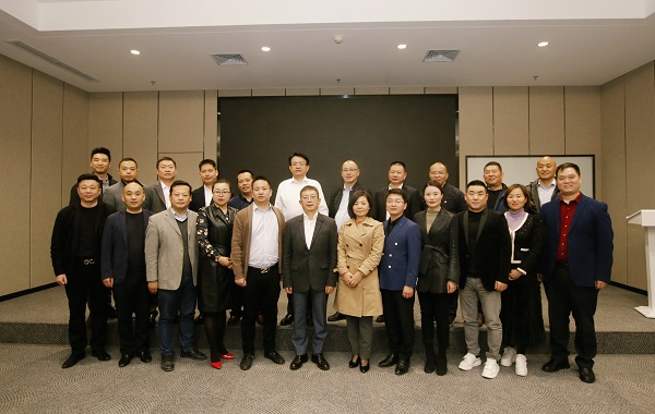 双方合影留念.jpg 双方合影留念.jpg