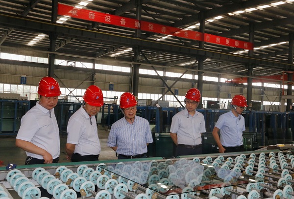 参观园区生产车间1.jpg 参观园区生产车间1.jpg