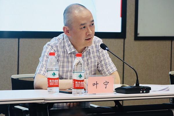 4、河南省建筑劳务管理办公室主任叶宁发表讲话.jpg 4、河南省建筑劳务管理办公室主任叶宁发表讲话.jpg