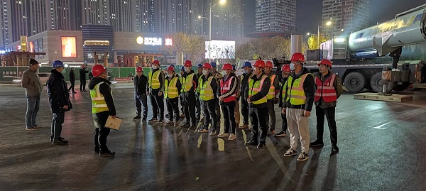 吊装前进行安全技术交底.jpg 吊装前进行安全技术交底.jpg