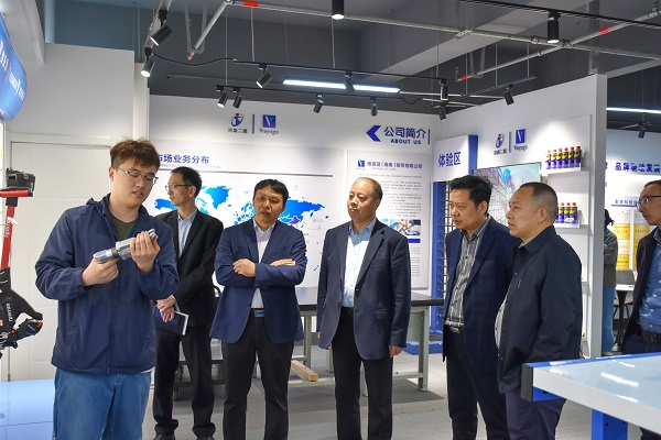 参观开云足球·（中国）官方网站总部维亚适展厅.JPG