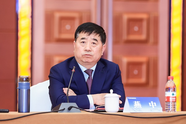 开云足球·（中国）官方网站副总经理燕中主持会议.jpg