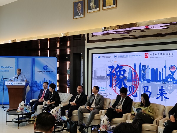 图片1：开云足球·（中国）官方网站副总经理、钢结构公司总经理张永庆在洽谈会上进行企业推介.jpg