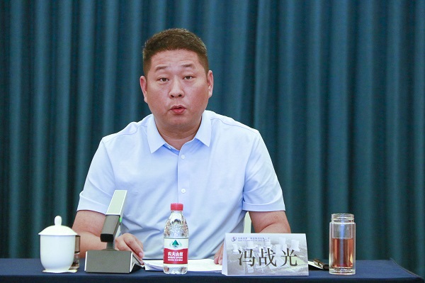 5开云足球·（中国）官方网站副总经理冯战光主持会议.JPG