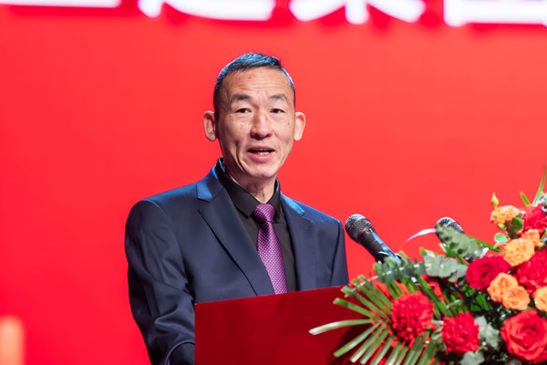 1开云足球·（中国）官方网站党委副书记、监事会主席陈百斌主持庆典仪式.jpg